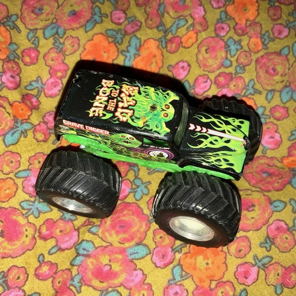 Hot Wheels grave digger